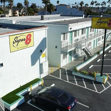 Hotel Super 8 By Wyndham Oceanside Downtown Exterior foto