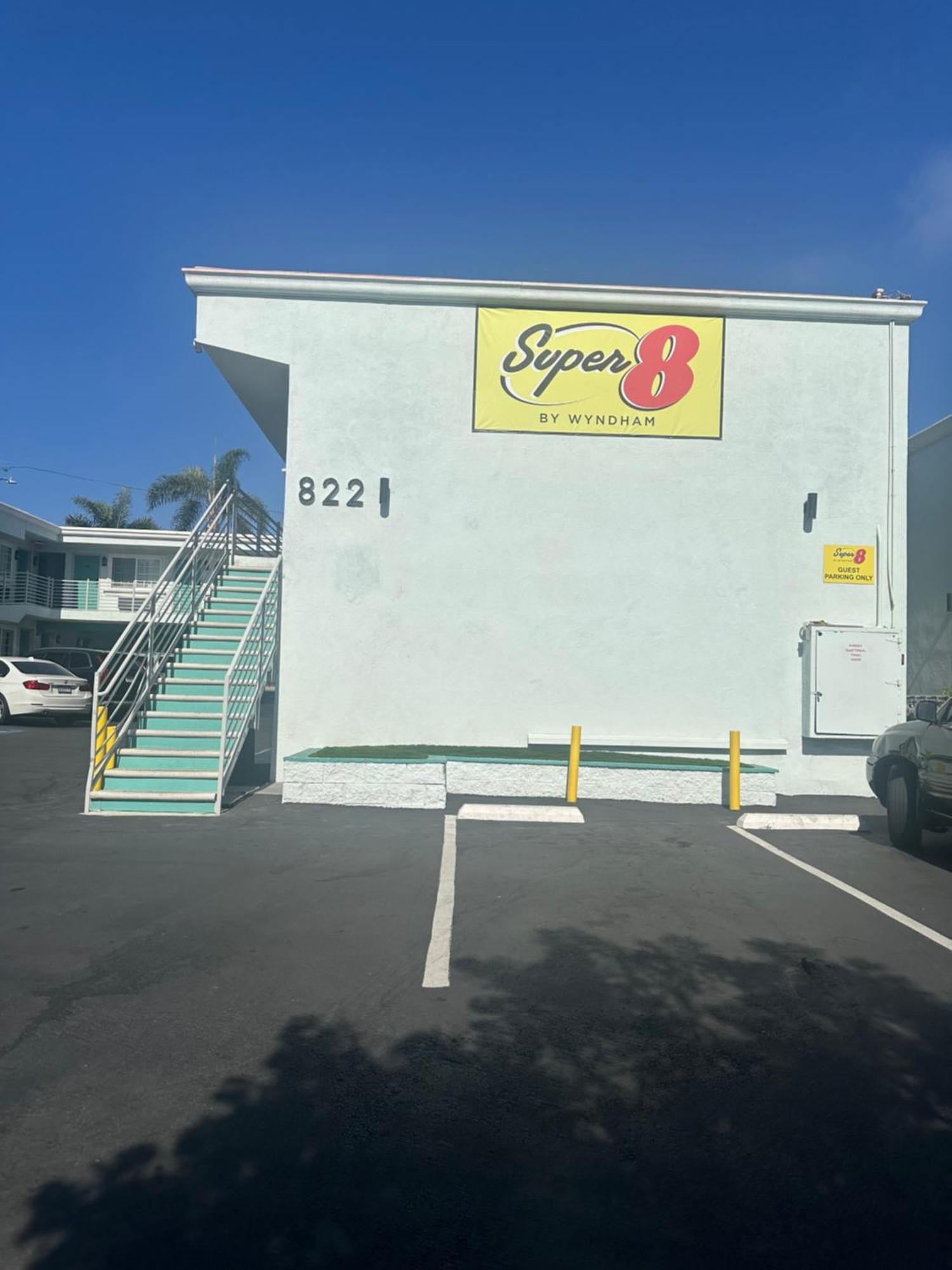 Hotel Super 8 By Wyndham Oceanside Downtown Exterior foto