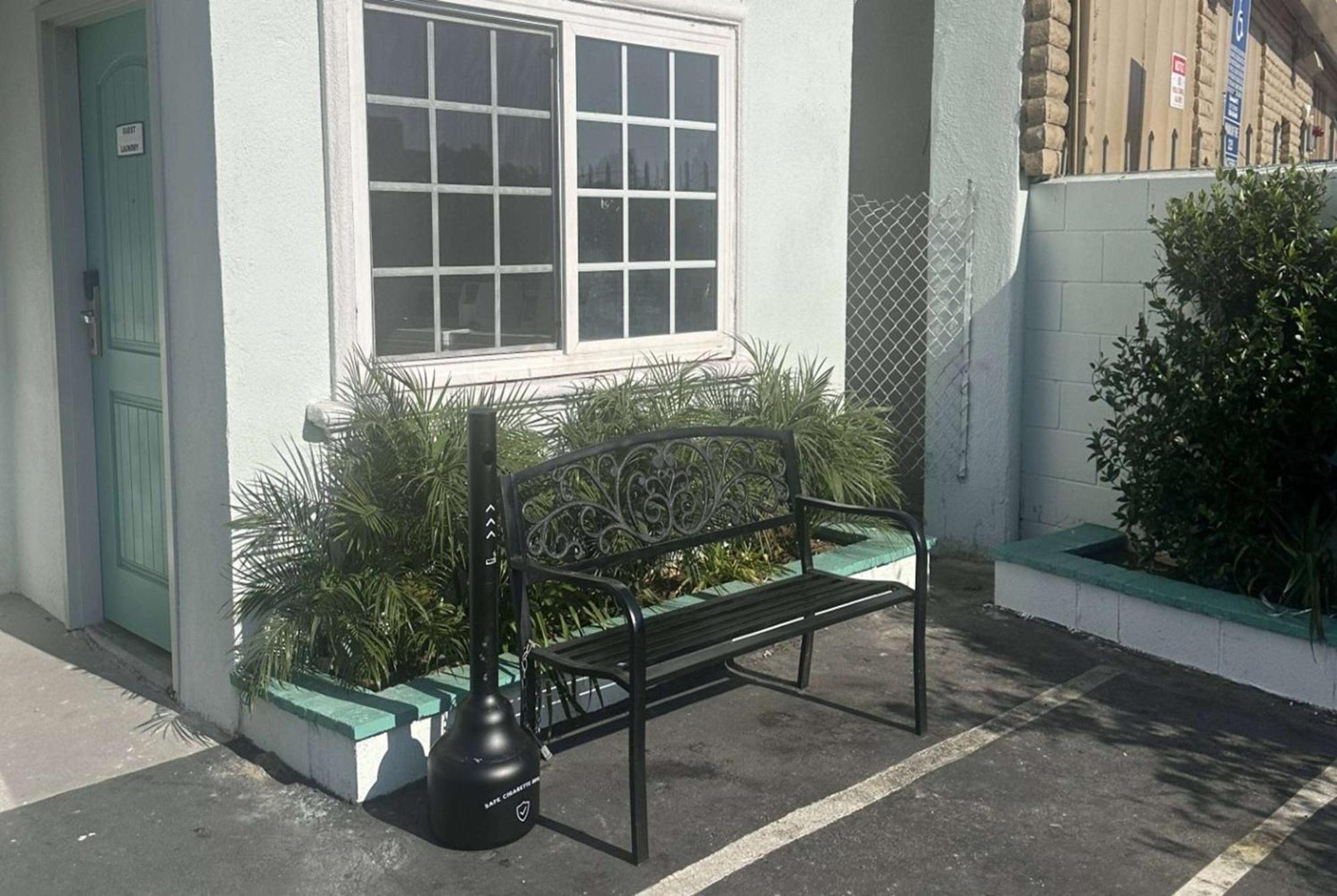 Hotel Super 8 By Wyndham Oceanside Downtown Exterior foto