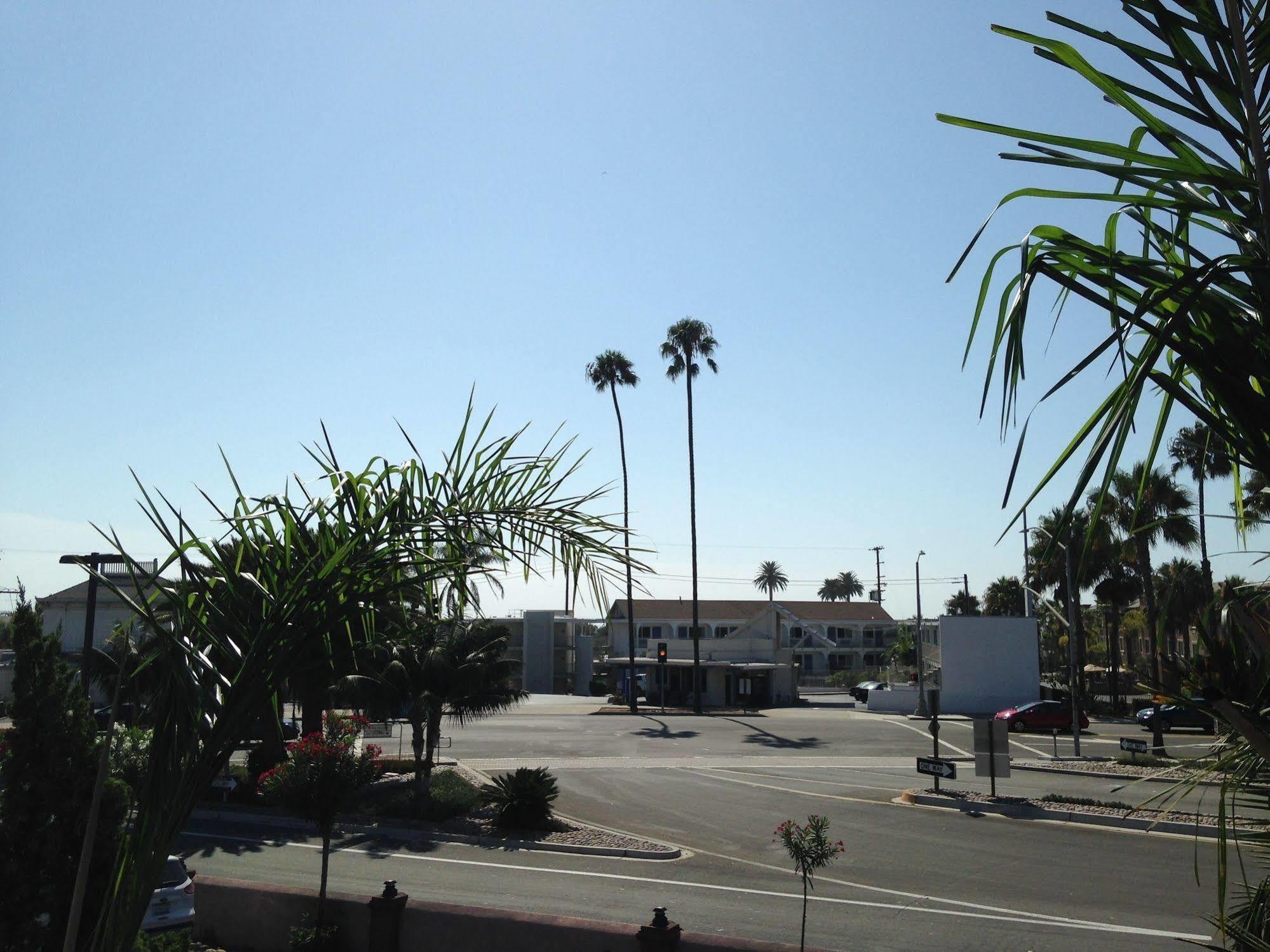 Hotel Super 8 By Wyndham Oceanside Downtown Exterior foto